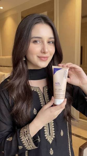 Flicka Professional Silk Touch Milk Cream – Multi-Function Moisturizer & Makeup Primer (120ml)